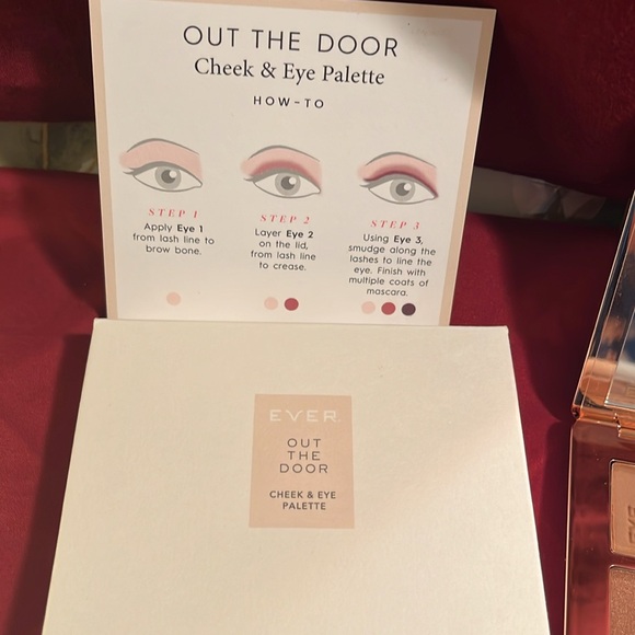 Ever Cheek & Eye -Pallette “Out the Door” - Picture 3 of 9
